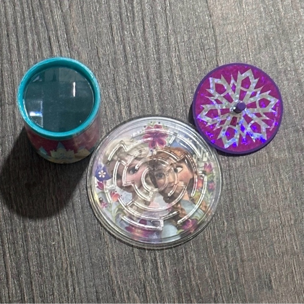 💞 New Set of 3 Disney Frozen Anna & Elsa Kaleidoscope, Top, & Maze Toys